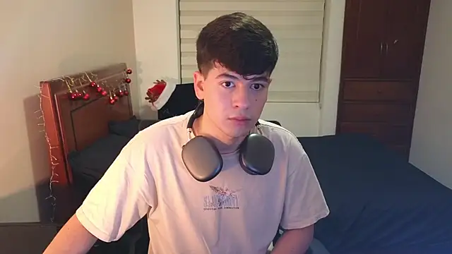 tightncuteass online show from November 26, 2025, 2:01 am