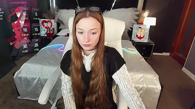 FoxyMayy online show from March 13, 2026, 6:53 am