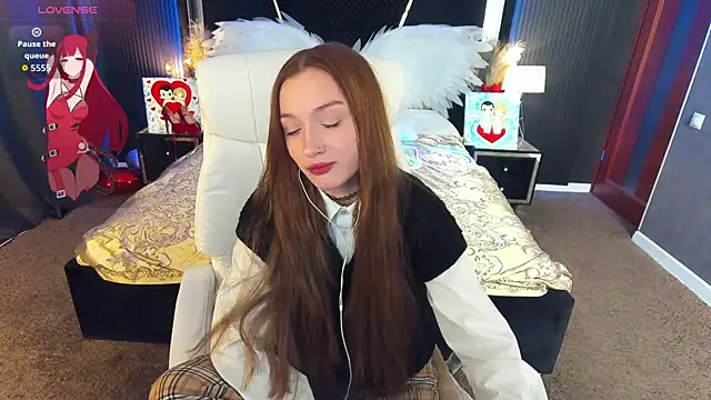 FoxyMayy online show from April 6, 2026, 1:12 pm