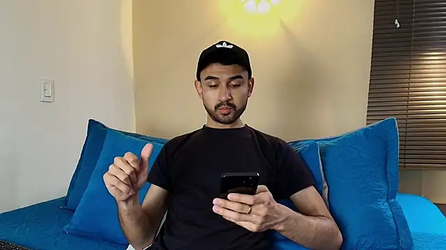 Axel Moon S online show from October 14, 2025, 6:52 pm