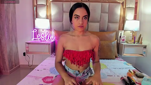 Leslie Bussh  online show from October 26, 2025, 12:22 pm