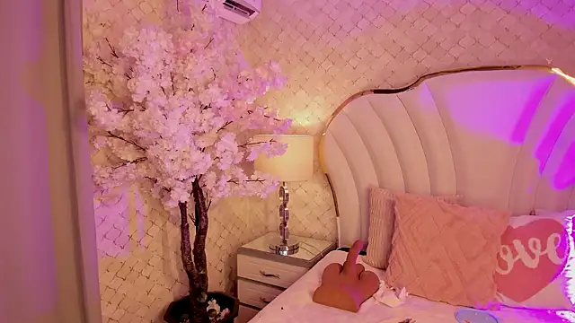 Lauuu2007 online show from March 8, 2026, 1:48 pm