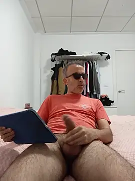 EmilioTaladdro online show from May 17, 2026, 9:11 pm