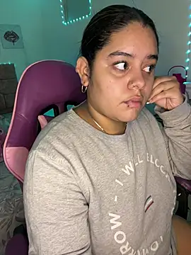 Anabelle 00  online show from April 13, 2026, 3:01 am