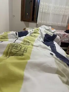 Snapshot of LAZ3R1 chatting on October 29, 2025, 3:36 pm LAZ3R1 online show from October 29, 2025, 3:36 pm