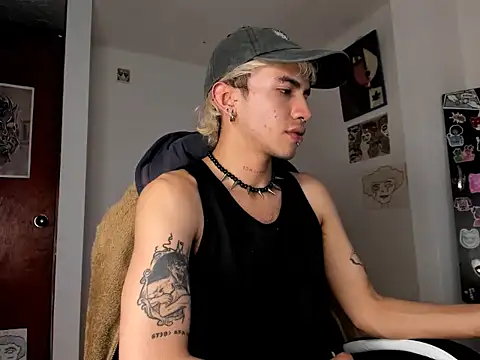 guynextdo0r online show from September 28, 2025, 9:42 pm