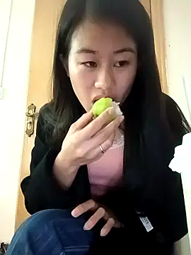 Snapshot of luy-xinh02 chatting on November 1, 2025, 3:52 am luy-xinh02 online show from November 1, 2025, 3:52 am