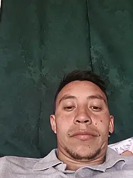 Snapshot of eslabon19 chatting on December 16, 2025, 8:14 pm eslabon19 online show from December 16, 2025, 8:14 pm