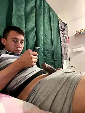 Snapshot of eslabon19 chatting on January 13, 2026, 4:18 am eslabon19 online show from January 13, 2026, 4:18 am