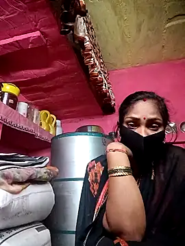 Snapshot of Suman_ji1 chatting on November 18, 2025, 5:28 pm Suman ji1 online show from November 18, 2025, 5:28 pm