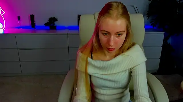 Snapshot of Alina_Blonde chatting on October 26, 2025, 6:52 am Alina Blonde online show from October 26, 2025, 6:52 am