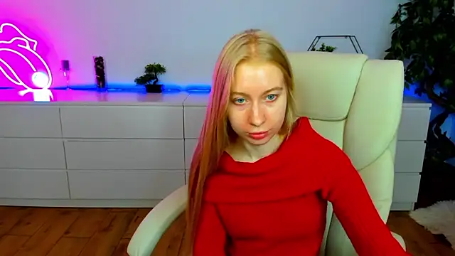 Snapshot of Alina_Blonde chatting on November 8, 2025, 6:57 am Alina Blonde online show from November 8, 2025, 6:57 am