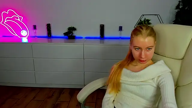 Snapshot of Alina_Blonde chatting on November 18, 2025, 6:51 am Alina Blonde online show from November 18, 2025, 6:51 am