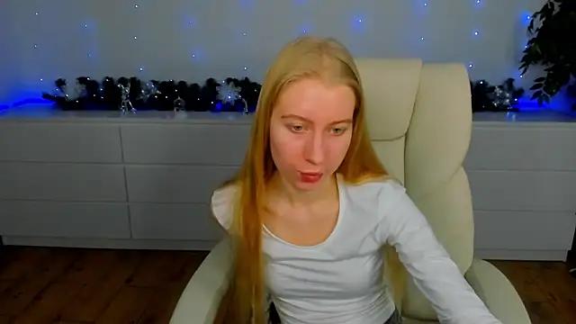 Snapshot of Alina_Blonde chatting on December 23, 2025, 6:33 am Alina Blonde online show from December 23, 2025, 6:33 am