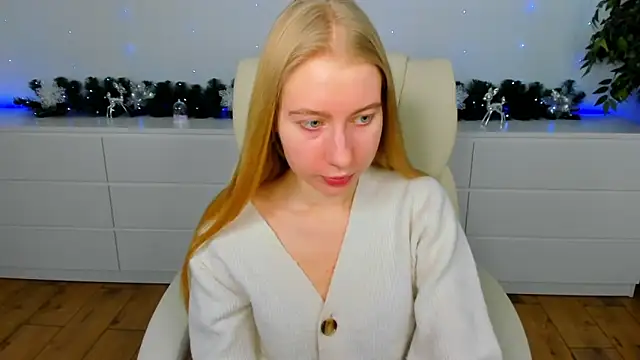 Snapshot of Alina_Blonde chatting on January 7, 2026, 6:38 am Alina Blonde online show from January 7, 2026, 6:38 am