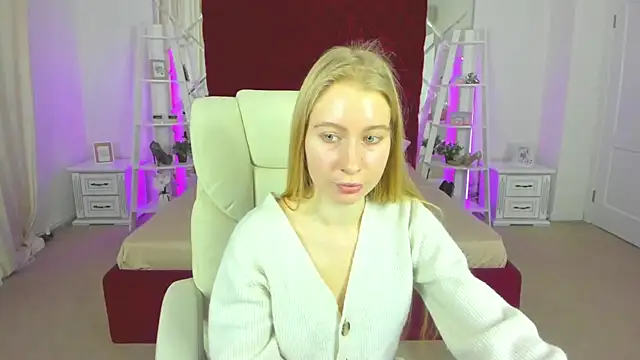 Snapshot of Alina_Blonde chatting on March 22, 2026, 8:40 am Alina Blonde online show from March 22, 2026, 8:40 am