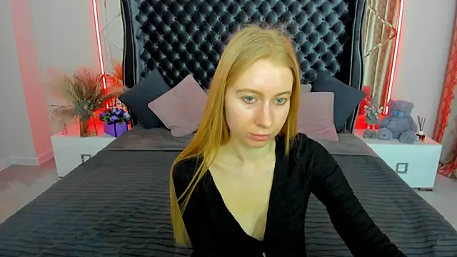 Snapshot of Alina_Blonde chatting on April 25, 2026, 1:41 pm Alina Blonde online show from April 25, 2026, 1:41 pm