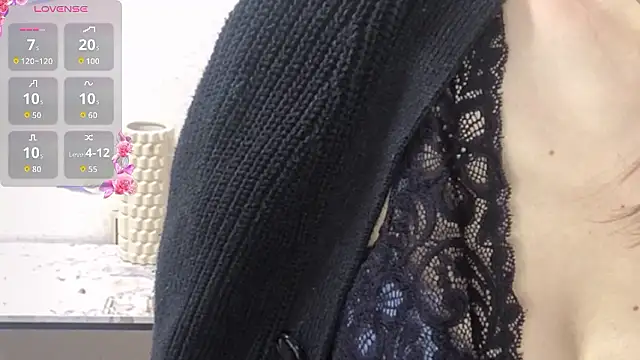 mari maria online show from October 25, 2025, 2:56 pm