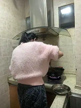 xiuchun100 online show from November 18, 2025, 11:14 am