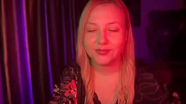 BikiHellena online show from November 10, 2025, 3:05 am