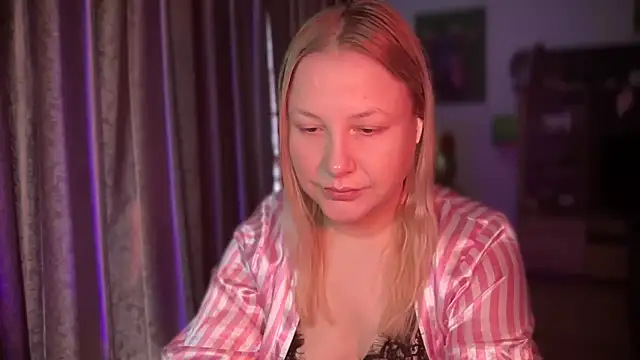 BikiHellena online show from April 7, 2026, 8:26 am