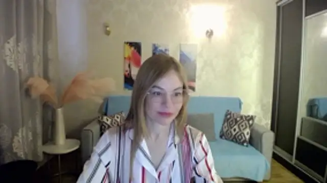 shy hot cat online show from December 3, 2025, 8:12 am