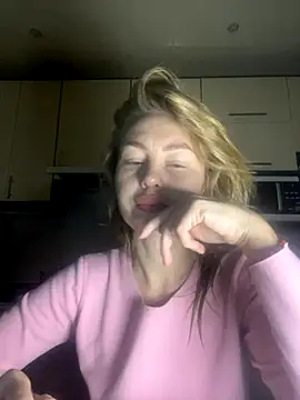 MartaLuna  online show from November 19, 2025, 7:03 pm