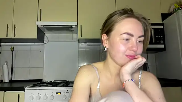 MartaLuna  online show from March 18, 2026, 9:51 pm