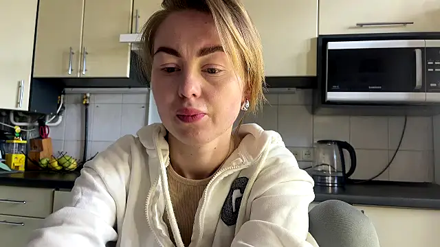 MartaLuna  online show from April 7, 2026, 9:32 am