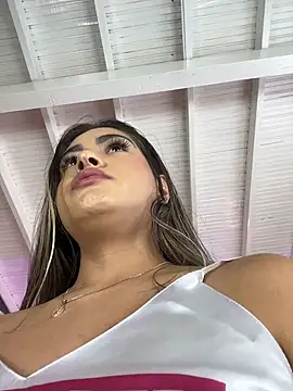 MayaMoanXXX online show from November 6, 2025, 1:23 pm