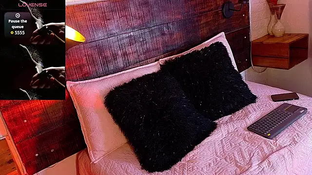 JhosuaVega online show from October 10, 2025, 7:57 pm