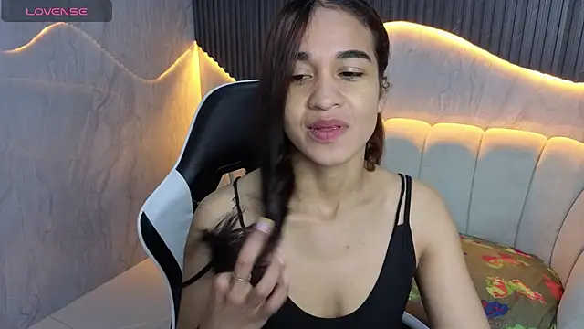 Snapshot of Maia_Tx chatting on October 8, 2025, 1:20 pm Maia Tx online show from October 8, 2025, 1:20 pm