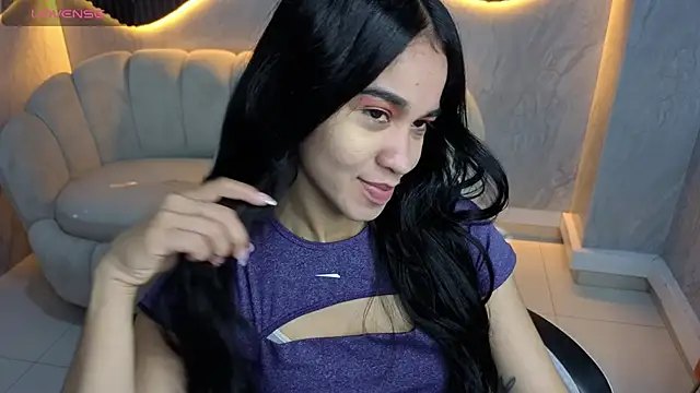 Snapshot of Maia_Tx chatting on October 27, 2025, 1:04 pm Maia Tx online show from October 27, 2025, 1:04 pm