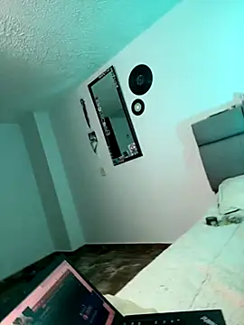 Snapshot of NaytonFreeman chatting on October 24, 2025, 11:45 pm NaytonFreeman online show from October 24, 2025, 11:45 pm