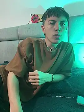 Snapshot of NaytonFreeman chatting on February 9, 2026, 12:20 pm NaytonFreeman online show from February 9, 2026, 12:20 pm