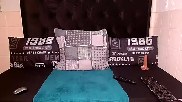 KarlyDee XX online show from October 18, 2025, 8:42 pm
