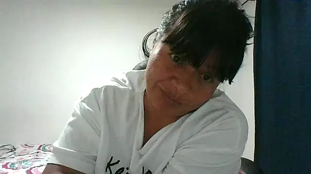 adri89-g online show from February 3, 2026, 3:26 am