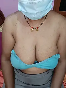 Snapshot of KannadaTamilTeluguBeauty chatting on July 1, 2026, 7:57 pm KannadaTamilTeluguBeauty online show from July 1, 2026, 7:57 pm