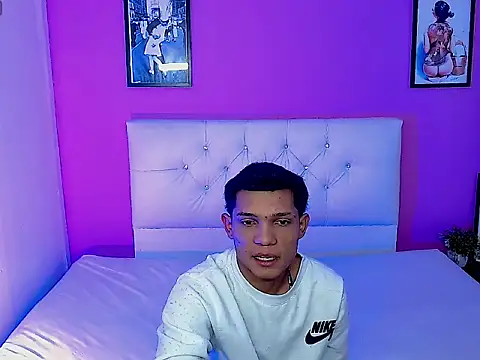 Snapshot of EL_VENEZOLANO_22CM chatting on September 22, 2025, 5:42 am EL VENEZOLANO 22CM online show from September 22, 2025, 5:42 am