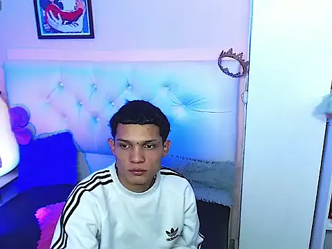 Snapshot of EL_VENEZOLANO_22CM chatting on September 26, 2025, 5:06 pm EL VENEZOLANO 22CM online show from September 26, 2025, 5:06 pm