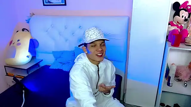 Snapshot of EL_VENEZOLANO_22CM chatting on October 3, 2025, 7:33 pm EL VENEZOLANO 22CM online show from October 3, 2025, 7:33 pm