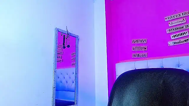 Snapshot of EL_VENEZOLANO_22CM chatting on October 13, 2025, 4:01 am EL VENEZOLANO 22CM online show from October 13, 2025, 4:01 am