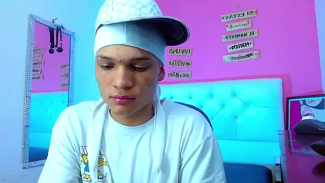 Snapshot of EL_VENEZOLANO_22CM chatting on October 26, 2025, 2:50 am EL VENEZOLANO 22CM online show from October 26, 2025, 2:50 am