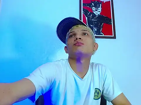Snapshot of EL_VENEZOLANO_22CM chatting on October 28, 2025, 4:49 am EL VENEZOLANO 22CM online show from October 28, 2025, 4:49 am