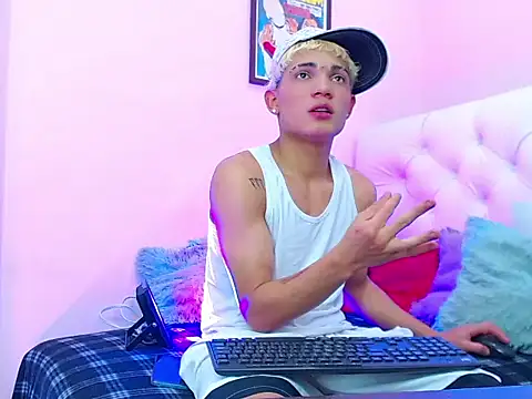 Snapshot of EL_VENEZOLANO_22CM chatting on November 9, 2025, 4:55 am EL VENEZOLANO 22CM online show from November 9, 2025, 4:55 am