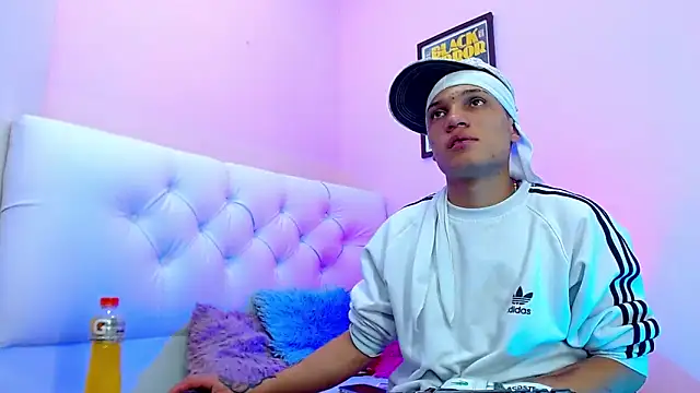 Snapshot of EL_VENEZOLANO_22CM chatting on November 26, 2025, 4:13 am EL VENEZOLANO 22CM online show from November 26, 2025, 4:13 am
