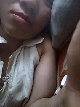 Snapshot of bonnie-00 chatting on April 7, 2026, 2:28 pm bonnie-00 online show from April 7, 2026, 2:28 pm