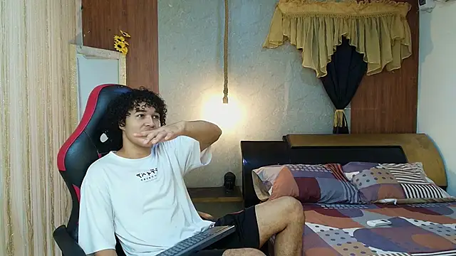Snapshot of fire_drako_ chatting on April 2, 2026, 10:40 pm fire drako online show from April 2, 2026, 10:40 pm