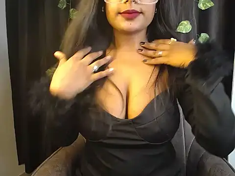 Naughtyy stripgirl online show from November 12, 2025, 1:33 pm