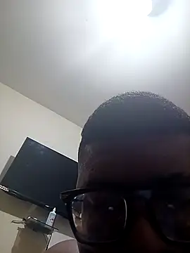 Snapshot of Elsuave28 chatting on October 18, 2025, 11:05 pm Elsuave28 online show from October 18, 2025, 11:05 pm